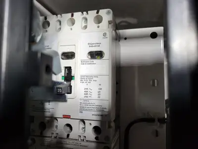 Used EATON SVX005A1-5A4N1 Switchgears British Columbia CA | Lenmark #240150