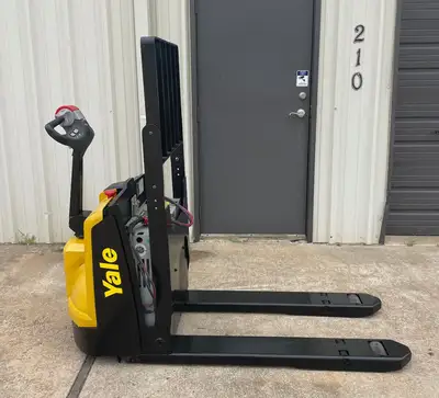 Used 2016 Yale MPB045VGN24T2746 Electric Pallet Trucks New York US | United Lift #1446893