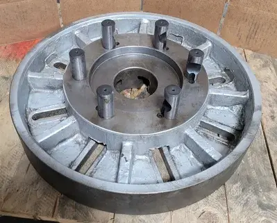 20IN SLOTTED LATHE FACE PLATE W/ 3.25IN THROUGH HOLE AND D1-11 CAMLOCK MOUNT