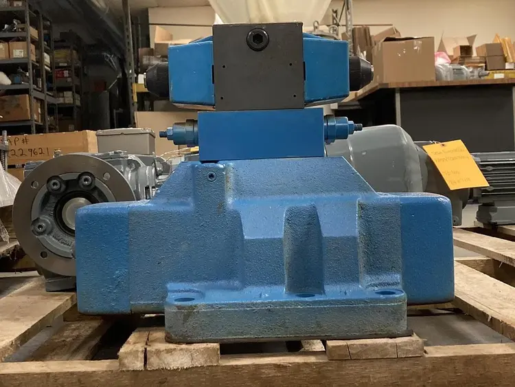 New | in-Stock VICKERS DG5V-10 Solenoid Valves Ohio US | Surplus Asset Holdings #1226323