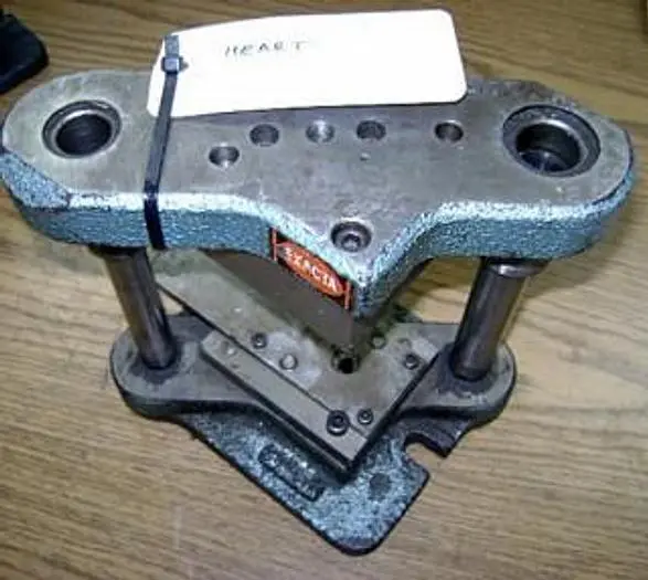 1575-390 Stamping Press Tool And Die To Make Small Heart- Jewelry Pendant