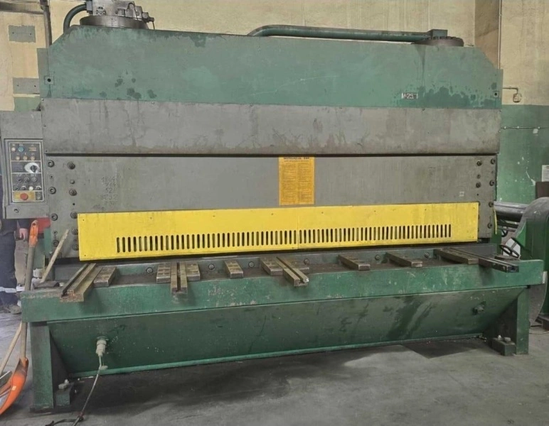 PIESOK Guillotine Shear, in good used condition, POA