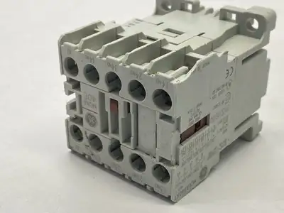 USED GE AUXILIARY MINI CONTROL RELAY 110/120V MBOAJ COIL