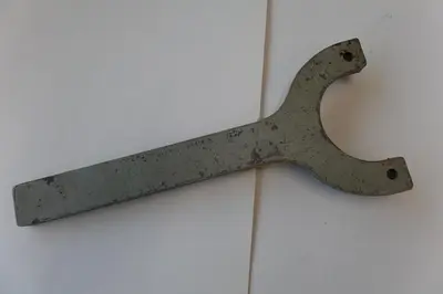 USED METAL FABRICATOR 3953457
