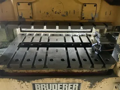 USED 1990 BRUDERER BSTA 400L