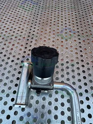 USED ITT PURE FLO 3- WAY 316L DIAPHRAGM VALVE W/ 3/4"SANITARY TO ELBOW FITTING