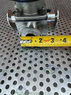 USED ITT PURE FLO ADVANTAGE B209  3 - WAY DIAPHRAGM VALVE W/ 1" SANITARY FITTING