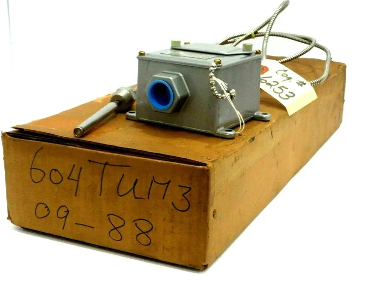 New | in-Stock CUSTOM CONTROL SENSORS _UNKNOWN_ Relays & Switches | SB Industrial Supply #820299
