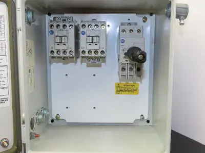 Allen Bradley 103H-NX2D Reversing Motor Starter Enclosed Disconnect 140M-C2E-C10