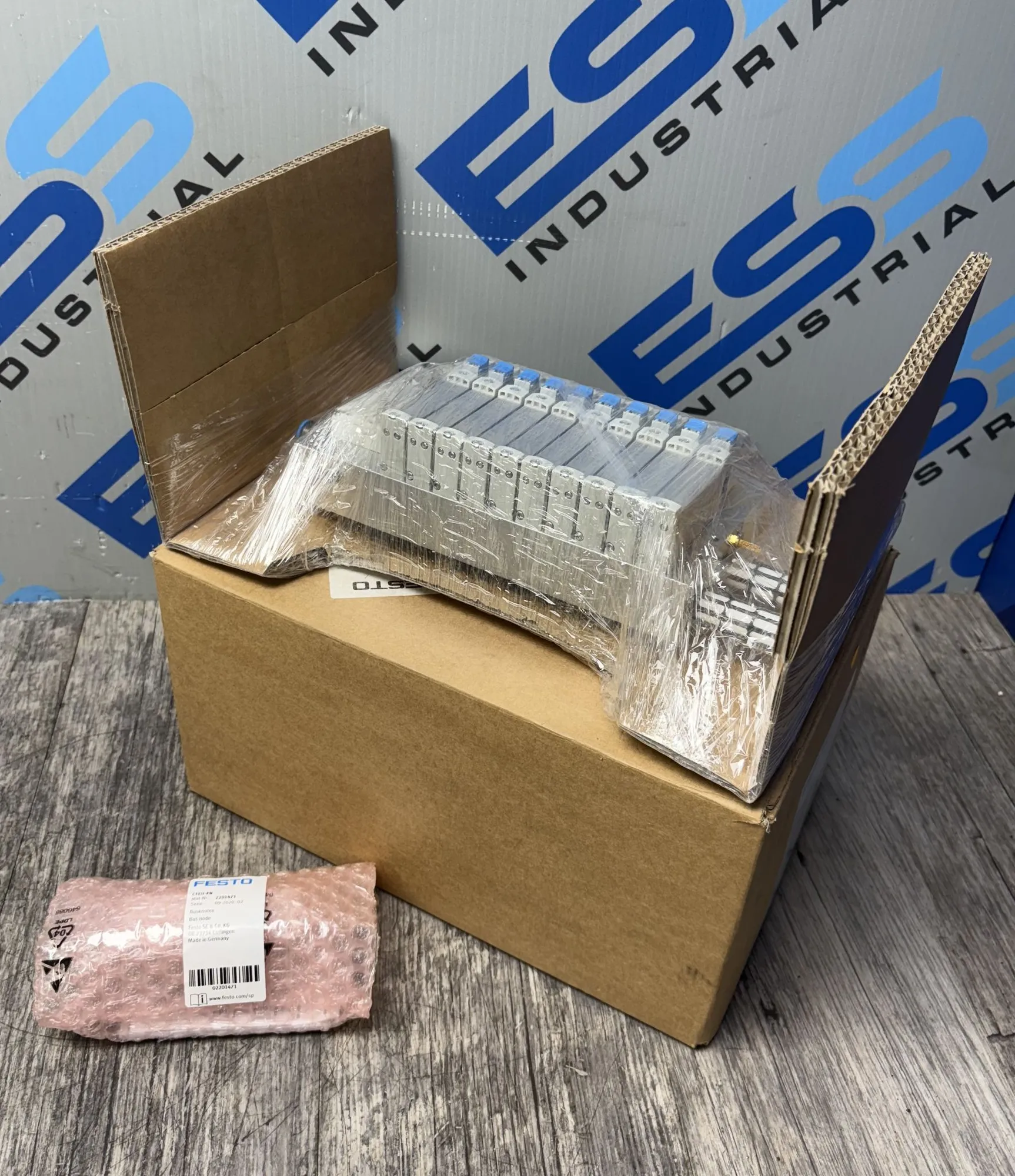 NEW Festo VTUG-14-VRPT-B1Y-Q10L-UR-Q6SU-10M