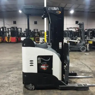 USED 2019 CROWN RR5725-45