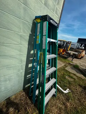 Used _UNKNOWN_ _UNKNOWN_ Ladders Ohio US | Myron Bowling Auctioneers Inc #1507937