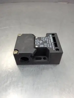 USED Schmersal AZ 15 zvrk-M16-1762 Safety Switch
