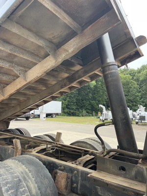Used 1995 MACK RD688S TRI-AXLE Dump trucks Michigan US | Miedema Asset Management Group #1437008