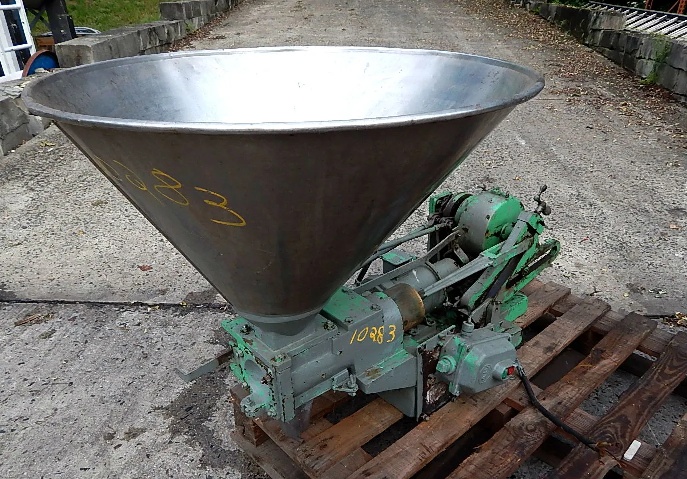 USED EVEREADY MACHINE SINGLE PISTON