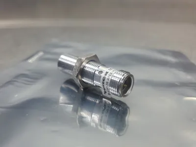 Turck BI 4-M12K-AP6X-H1141 Proximity Sensor. 5-E2
