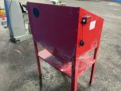 Central Pneumatic  40 Lbs Blast Cabinet