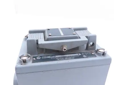 Allen Bradley 800T-XAP 1 Gang Explosion Proof Switch With Cover & Enclosure READ