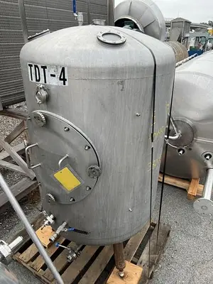 Used 7 bbl (200 Gal) Storage tank - 30 psi - single wall