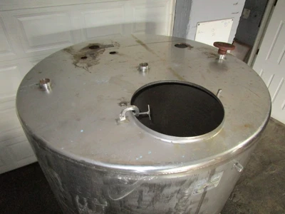 730 gallon Stainless Steel Vertical Tank, on legs