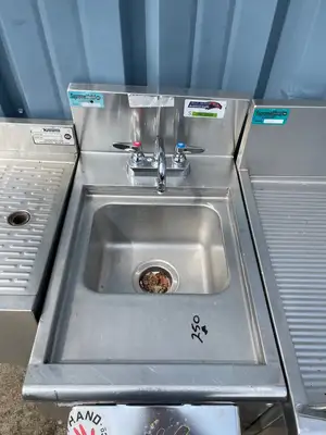 Used Supreme Metal Used 18" Stainless Steel Under Bar Blender Station with Drain - SS104 Underbar Equipment Illinois US | Falcon Restaurant Supply #1376016