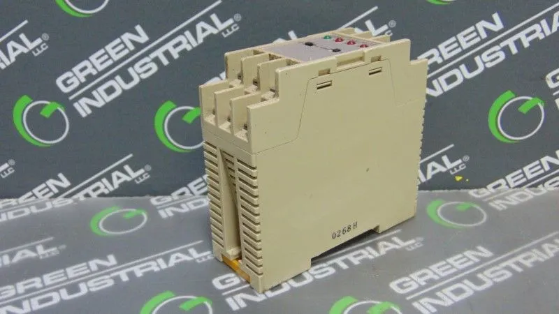 Omron S3D2-AK-US Sensor Controller 100 to 240VAC 50/60Hz No Cover Used