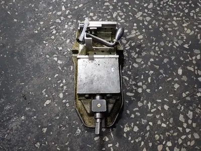 4 1/2" Vise