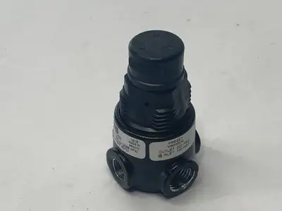 14R111FCL020 | Parker  Pneumatic Regulator 1/4" NPT Ports 300psi Max Pressure - New Other