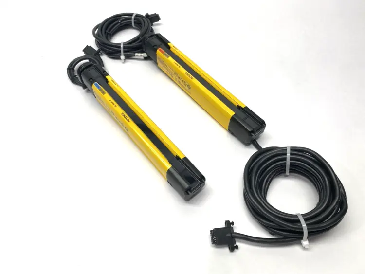 Used KEYENCE SAFETY LIGHT CURTAIN SET FINGER-PROTECTION Light Curtains & Grids | Maverick Industrial Sales #1106206
