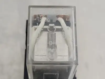 USED OMRON LY2