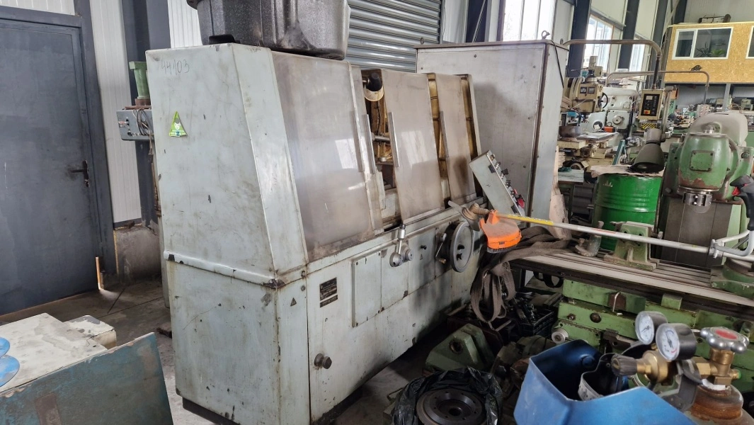 MOSCOW Universal Thread Grinder, in working condition, visible under power