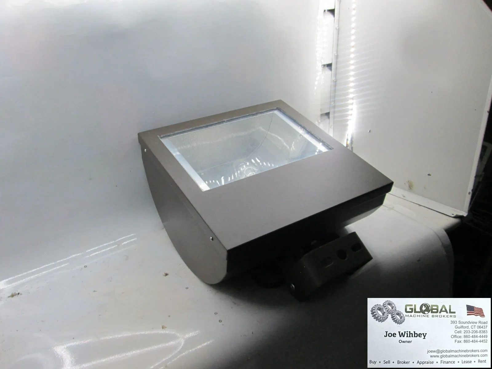 Visionaire Lighting Wide Large Flood light 277 Volt, Bronze Finish