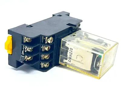 PYF14A,MY4N | Omron PYF14A Relay Socket w/ Omron MY4N Relay 24VDC - Used