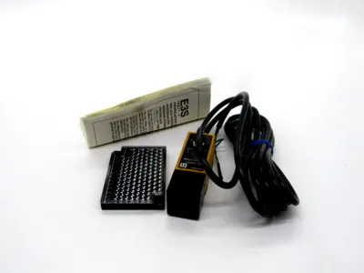 NEW OMRON E3S-R2E41 PHOTOELECTRIC SWITCH E3SR2E41