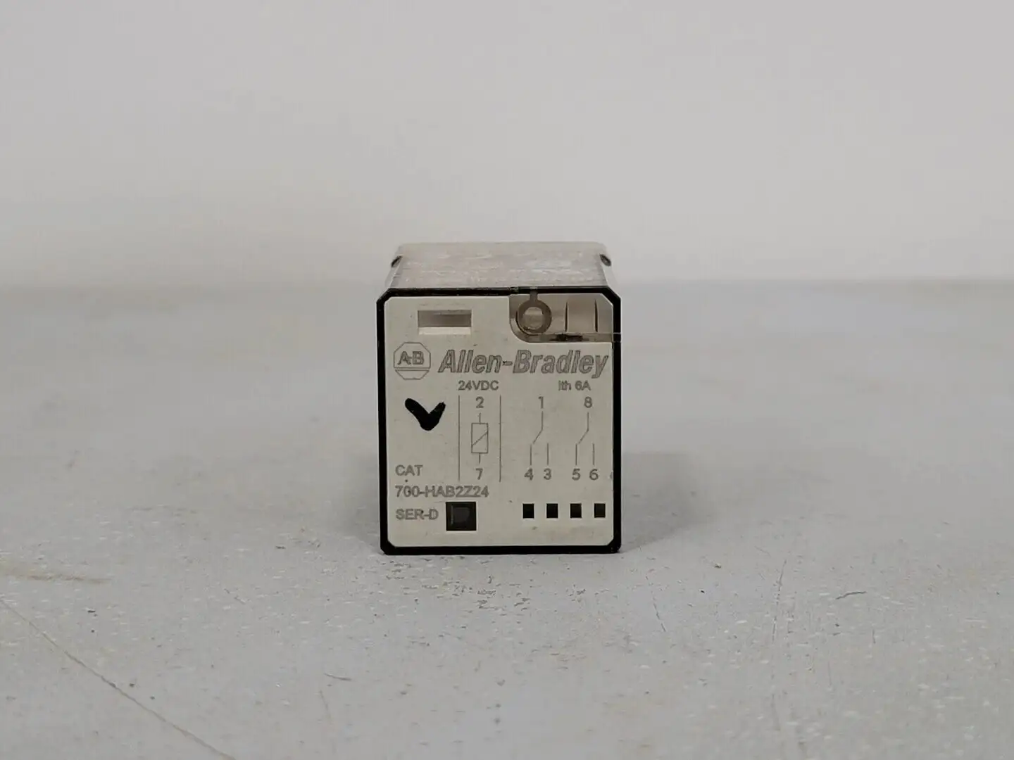 USED ALLEN-BRADLEY 700-HAB2Z24