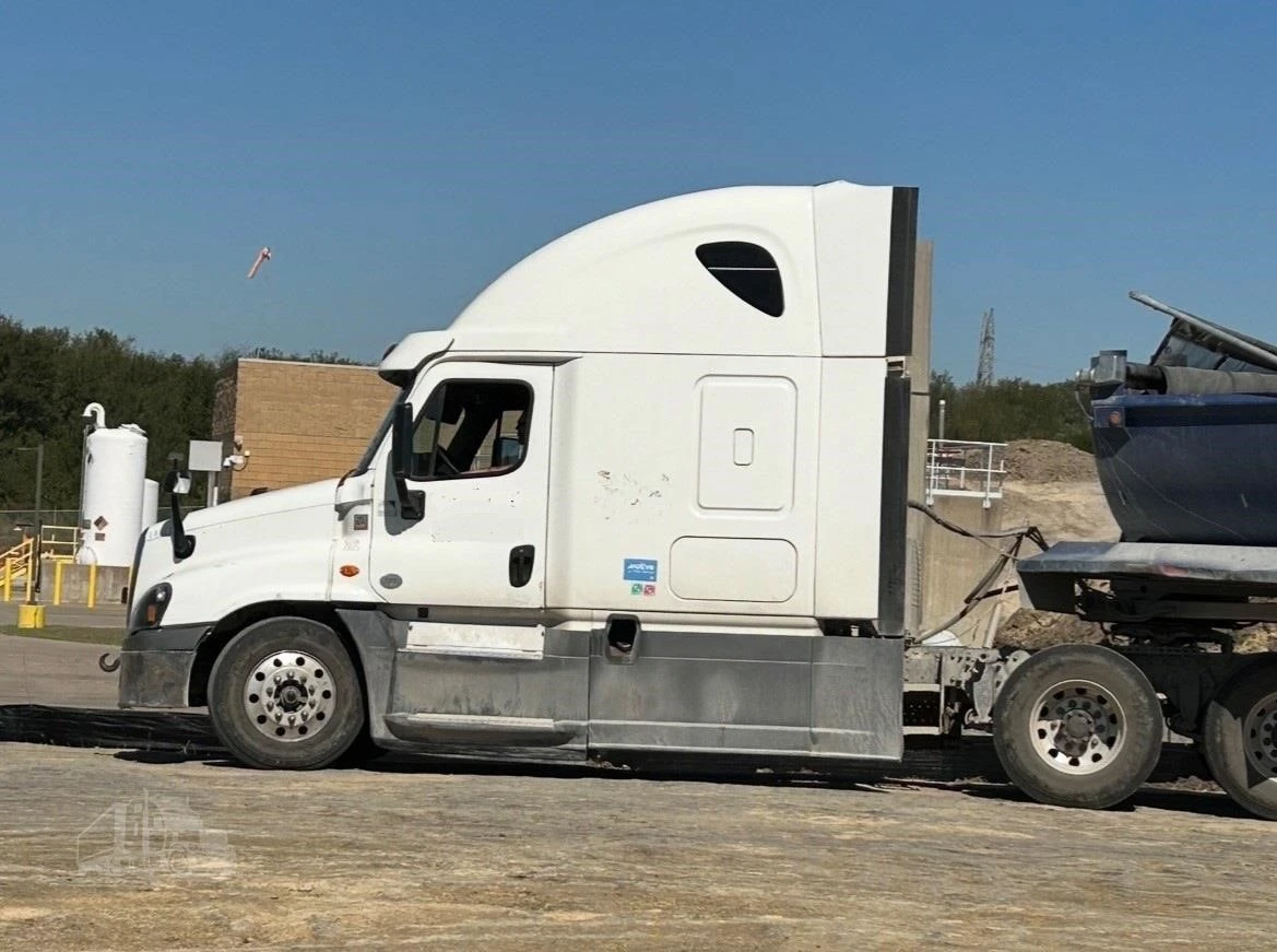 Used 2016 FREIGHTLINER CASCADIA 113 Conventional trucks Texas US | Big D Heavy Equipment #1556999