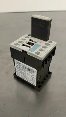 Siemens Sirius 3RT1016-1BB42 G/020717*E05* DC 24V Contactor 4E-12