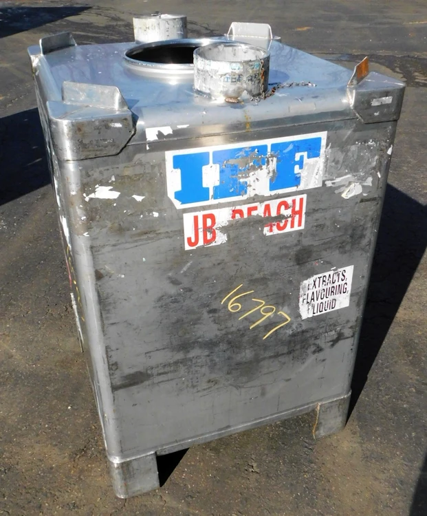 Used MUELLER 450 GALLON TOTE 450 GALLON Hoppers New Jersey US | Champion Trading Corporation #423761