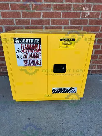 Used JUSTRITE 892320 FLAMMABLE LIQUID STORAGE CABINET 22 GALLON W/ SHELF, KEY Biological Safety Cabinets | Equipment Lab #486640