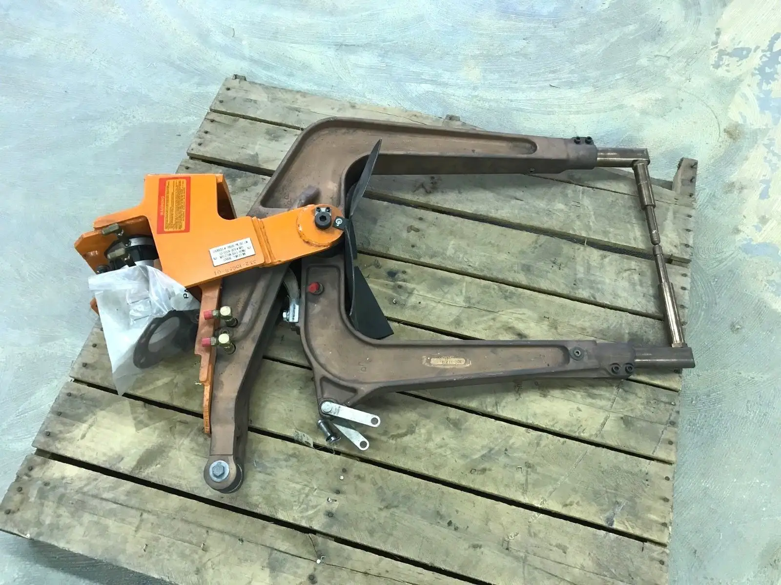 USED MILCO PINCH - TYPE WELD GUN