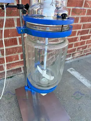 USED CHINA 5 LITER JACKETED GLASS REACTOR W/ CHINA OVERHEAD STIRRER