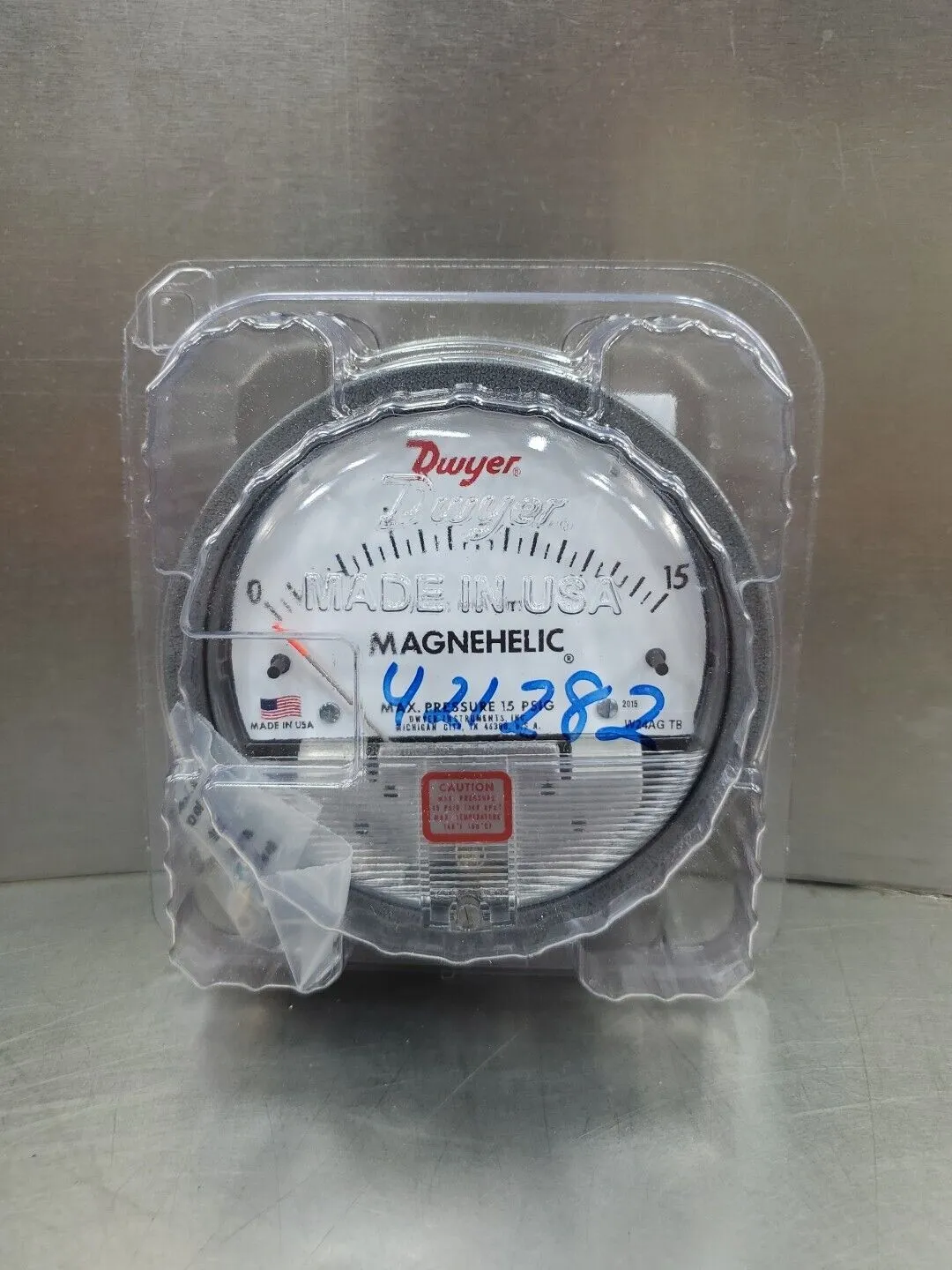 DWYER MAGNEHELIC W24AG TB PRESSURE GAUGE, 0-15 INCHES OF WATER. 6B-11