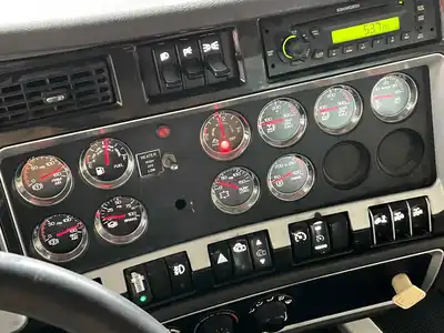 USED 2011 KENWORTH T800