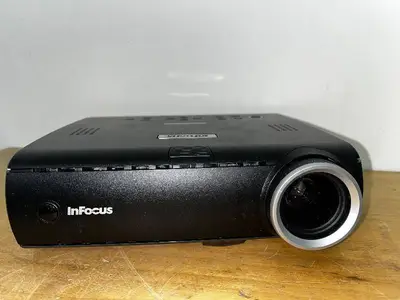 InFocus IN37 DLP Projector with Remote Control