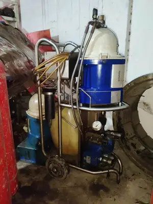 (4) Alfa-Laval EMMIE MIB 303S-33 oil purifier modules.