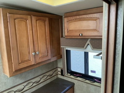 USED 2013 WINNEBAGO F53