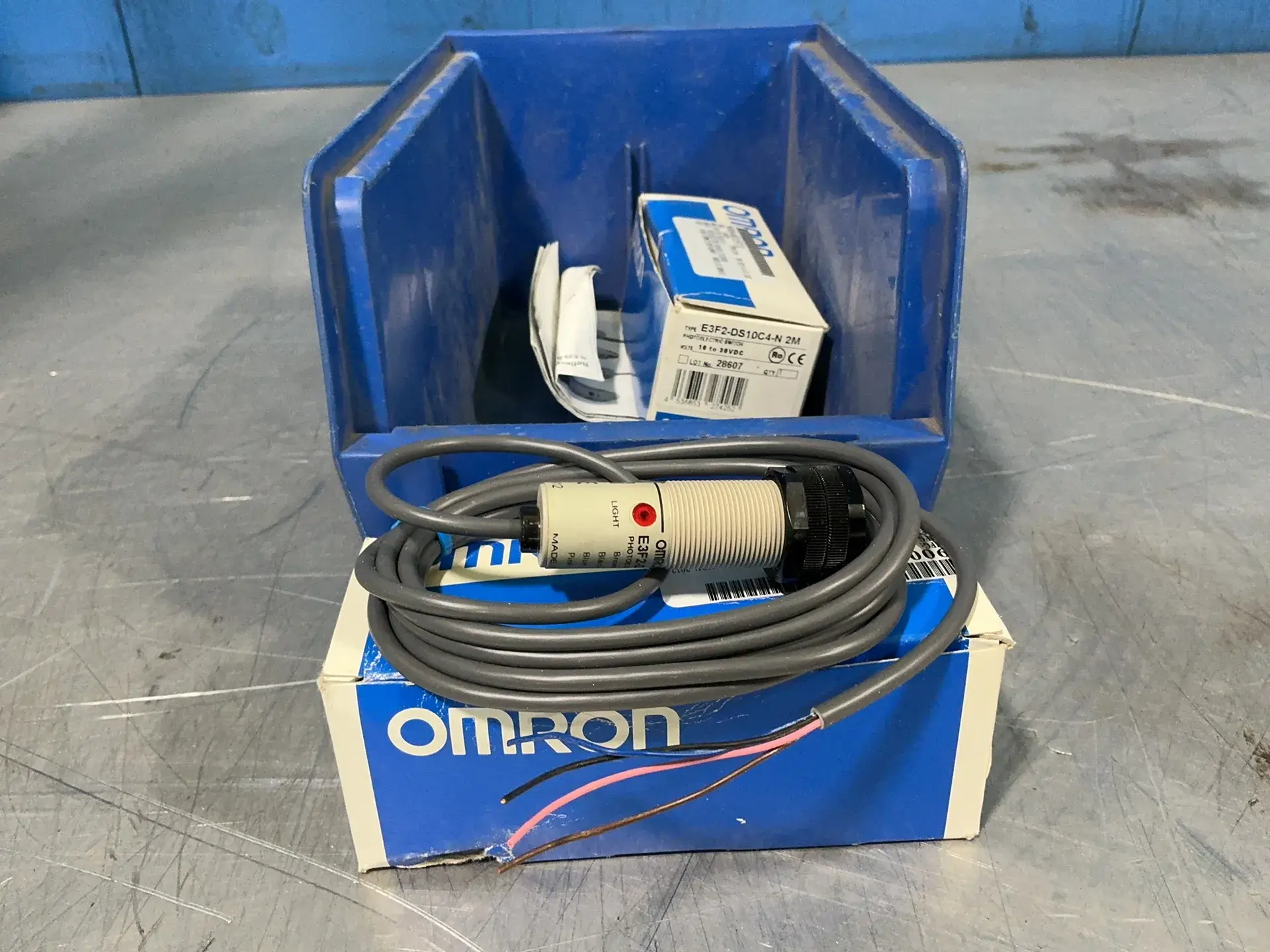 Used OMRON E3F2DS10C4N 2M Photoelectric Sensors Ohio US | HGR 24 #1518393