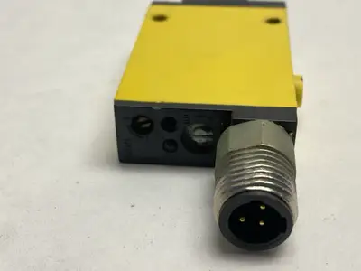 Used Banner Engineering Mini-Beam Series Industry Standard Diffuse Sensor 27429 Photoelectric Sensors Michigan US | Maverick Industrial Sales #1392337