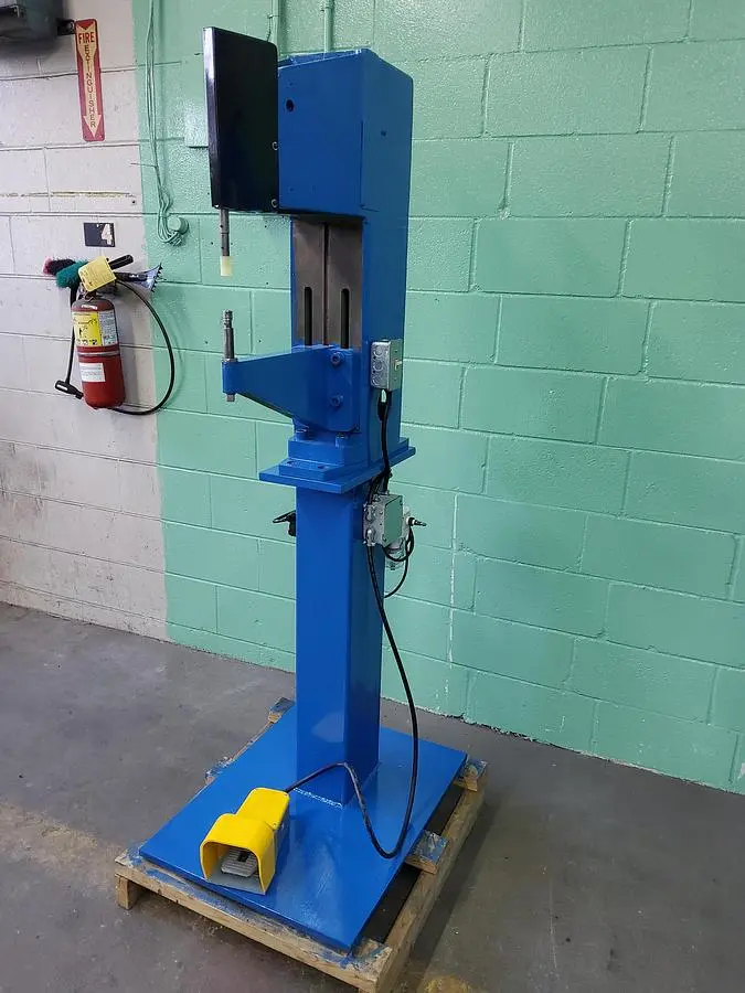 USED NONE CLINCHING MACHINE