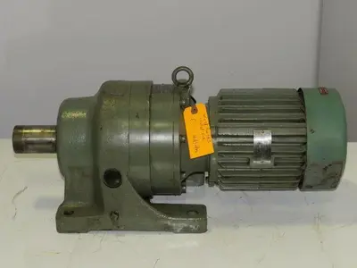 Fuji Electric SSR1.5-90-4 Geared Motor 1.5KW 90:1 Ratio 4 Poles 55MM Shaft 200/2